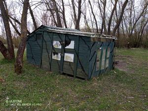 Malá stavba - pohľad zozadu