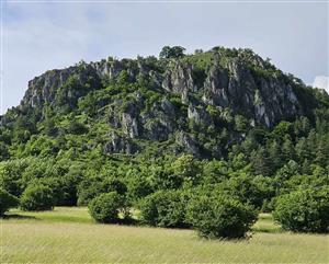 Pohľad na TML zdola od poľnej cesty.