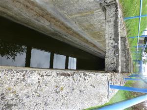 zvysok vody a bahna v stavidlách