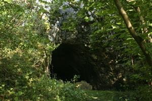 pohľad na vstup do jaskyne