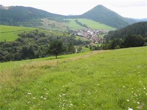 pohlad z luk na obec Sneznica