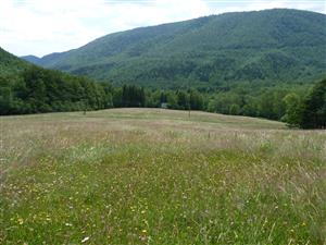 pohled jižním směrem k obci Moštenica