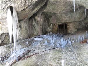 vstupný portál jaskyne Dolná Túfna