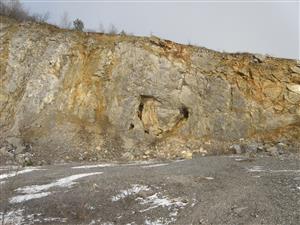 Pohľad na vchod do jaskyne