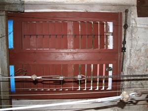 jeden z vletových otvorov pre netopiere