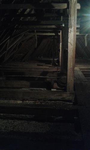 podkrovie kostola s kolóniou