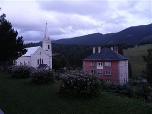 kostol v Hutách s okolím