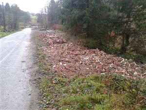 Zasypanie časti brehových porastov stavebným odpadom