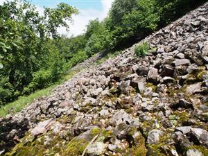 pohľad na lokalitu zospodu vľavo