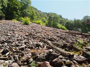 pohľad na lokalitu zospodu vpravo