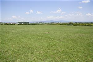 Celkový pohľad na lokalitu od cesty