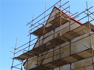 vletový otvor v špici steny podkrovia