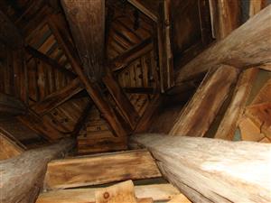 vnútro veže kostola