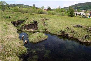 Pohľad na umelú vodnú plochu