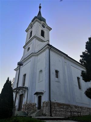 pohľad na budovu kostola spredu