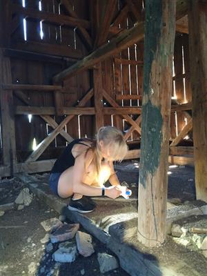 interiér úkrytu, vzorkovanie trusu