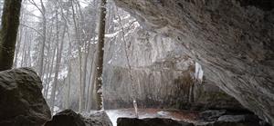 vstupný portál jaskyne Mazárna