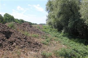 záber zničenej lokality - strana ku nádrži