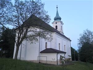 budova kostola v obci Závada