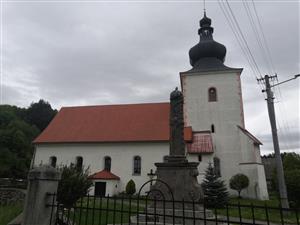 budova rk kostola v obci Kľačno