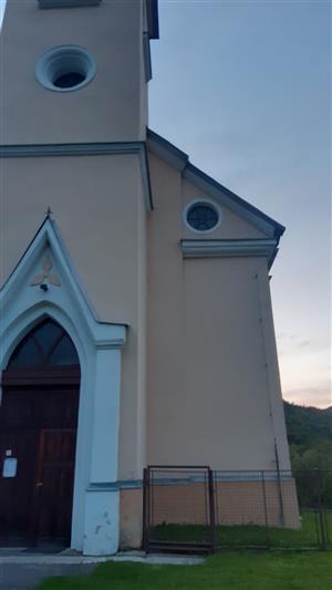 detail na výletové otvory