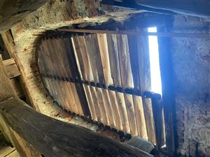 drevené okenice vo veži