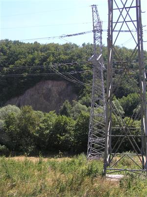 Orientácia J hranice plochy je vymedzená priamkou v smere el. vedenia