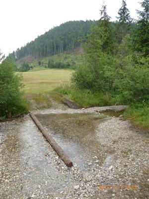 Brod na potoku