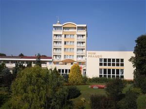 hotel Prameň pri rieke Štiavnica