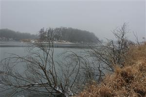 celkový pohľad na breh a oprotiľahlé ostrovy