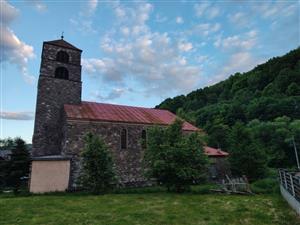 budova kostola vo Chvojnici