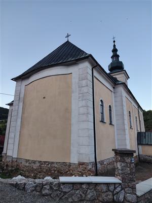budova kostola v Lednici pohľad zo zadnej časti