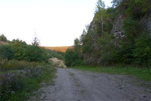 Miesto odchytu, Jablonica, lesná cesta na okraji lomu