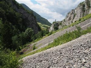 pohľad na lokalitu zo spodu vľavo