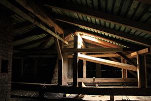 zrekonštruované podkrovie je priveľmi presvetlené, je nutné zatemniť strešné okná