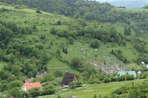 Pohľad na plochy 1,2,5 nad cintorínom