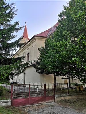 budova kostola v obci Pribeta