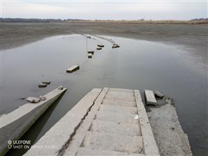 Pohľad na južnú časť TML Číčovské rybníky, kladiská trusu Lutra lutra, foto: 15.3.2022, J.Lengyel.
