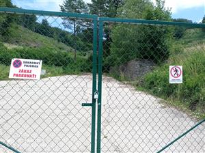 Pohľad na vstup do pozemku.