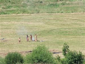 Pohľad na biotop, vypaľovanie na ploche rómskymi obyvateľmi