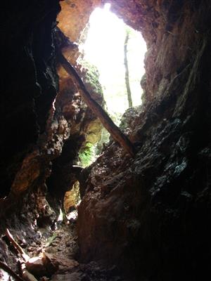 horný vchod (načo sú aj tu súradnice, aj kedˇto nie je potrebné?)